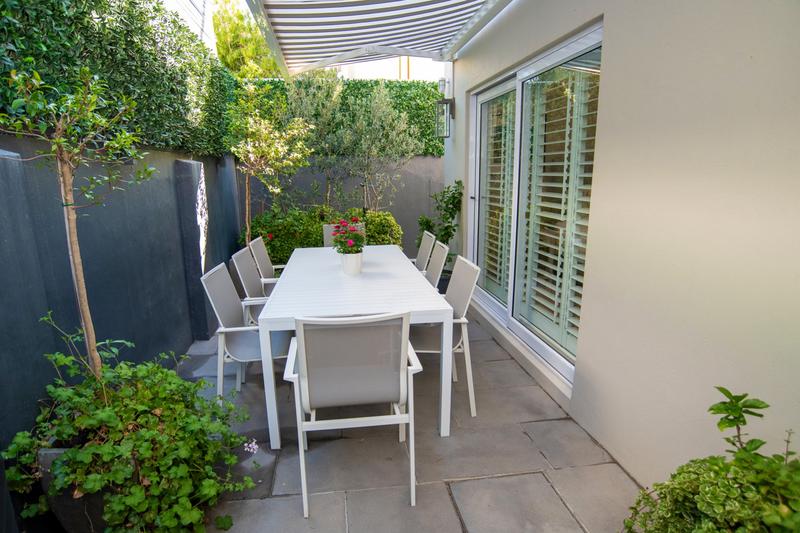 To Let 2 Bedroom Property for Rent in Green Point Western Cape